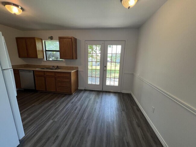 Building Photo - 205 Jason Dr