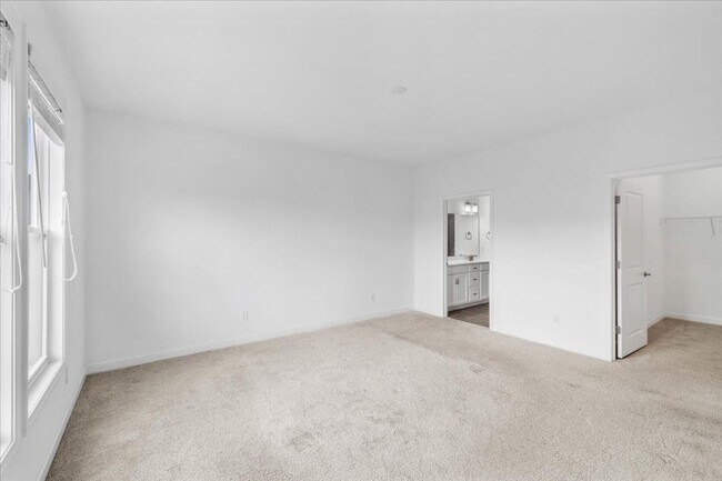 Building Photo - Spacious Home in Westhill Community - Rent...