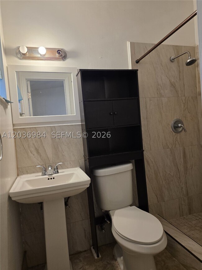 Building Photo - 621 SW 64th Pkwy