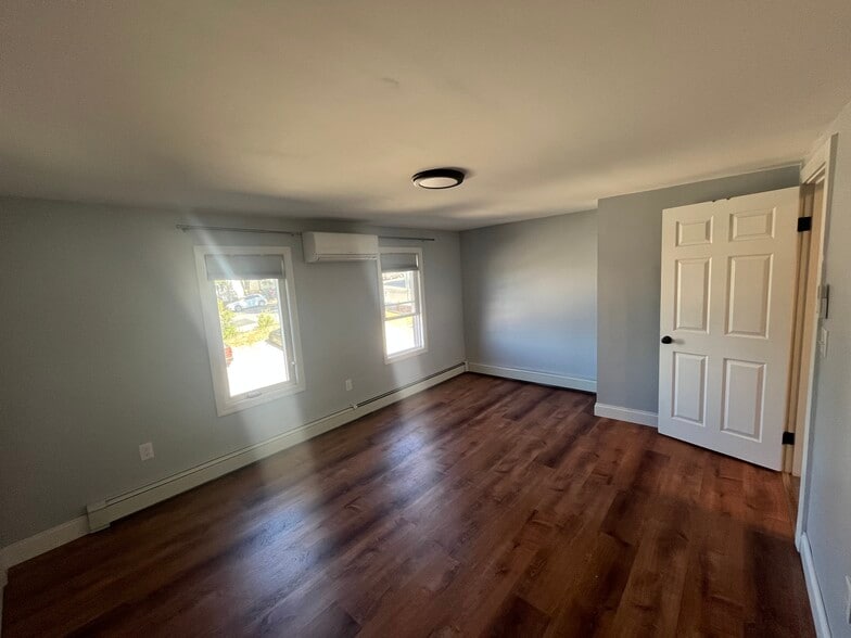 Bedroom inside view - 9 Boynton St