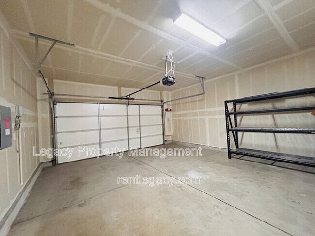 Building Photo - 320 Fruitvale Rd