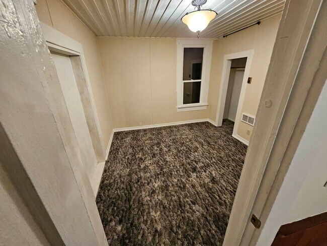 Building Photo - 351 Lexington Ave NE