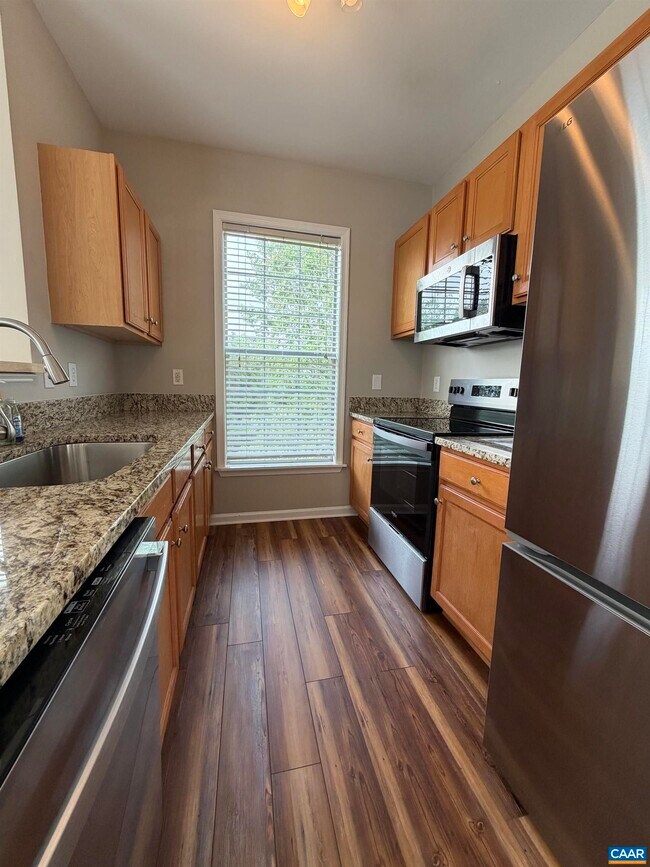 Building Photo - 270 Riverbend Dr