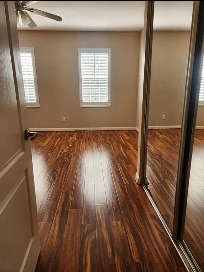 Master Bedroom - 5417 Cove Cir