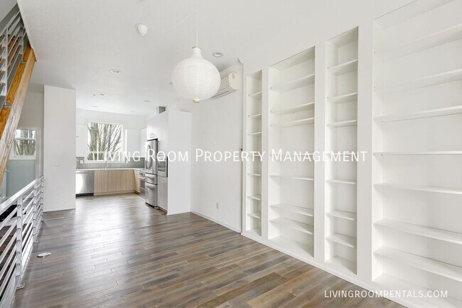 Building Photo - 314 N Ivy St