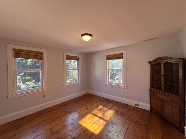 Building Photo - 8 Elmwood St