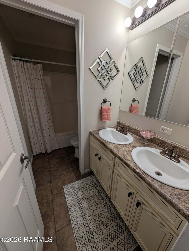 Building Photo - 206 Windcreek Ln