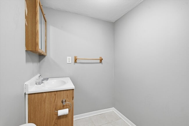 Building Photo - 4916 Crescent Ave