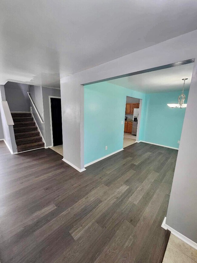 Building Photo - 608 Twisted Willow Ct