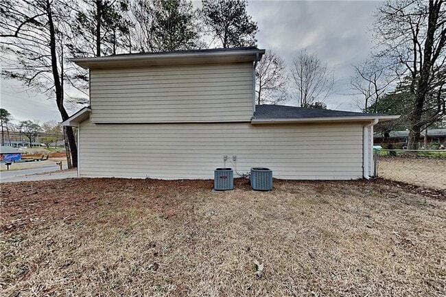 Building Photo - 3553 Hogan Dr NW