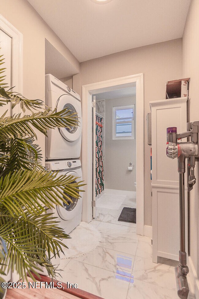 Building Photo - 909 Talbot Ave