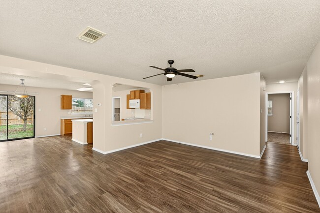 Building Photo - 10526 Bluegrass Pond