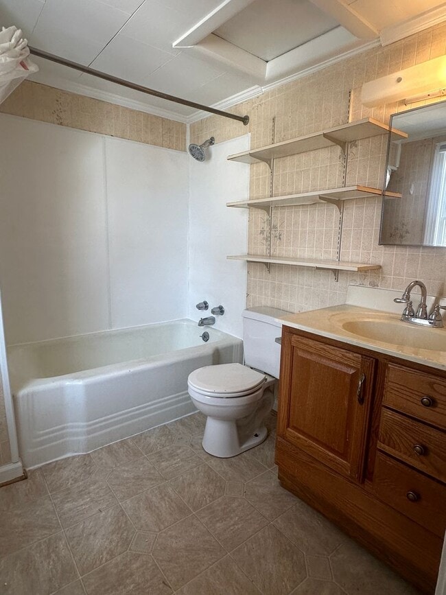 Building Photo - 18 W Whitlock Ave