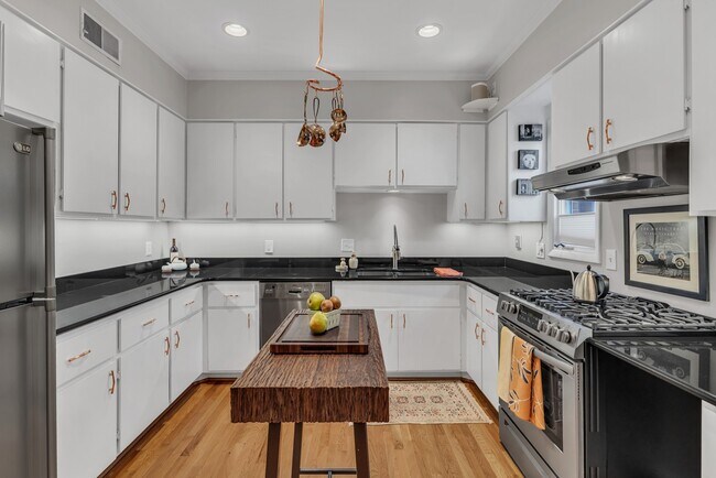 Building Photo - 678 Timber Ln