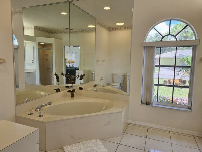 Building Photo - Seasonal Short-Term Private Heated Pool Home with 3 Bedroom, 2.5 Bath, 2 Car Garage in Sorrento W...