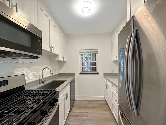 Building Photo - 969 Bay Dr