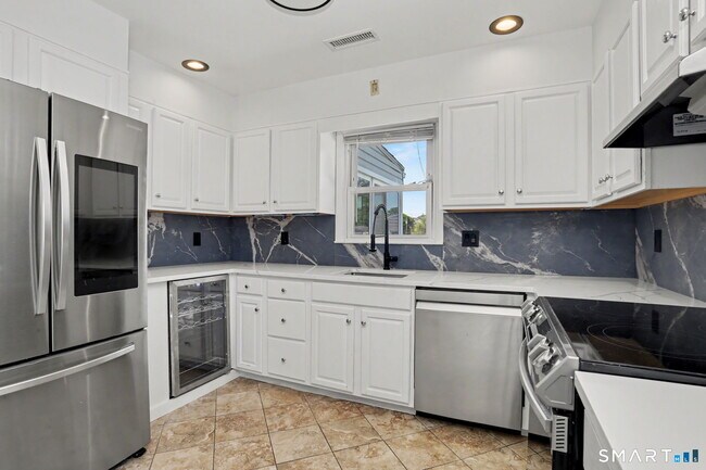 Building Photo - 92 Burwood Ave