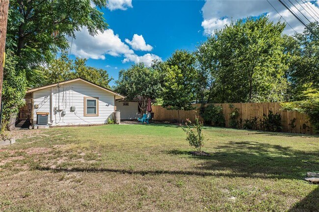 Building Photo - 9014 Slayton Dr