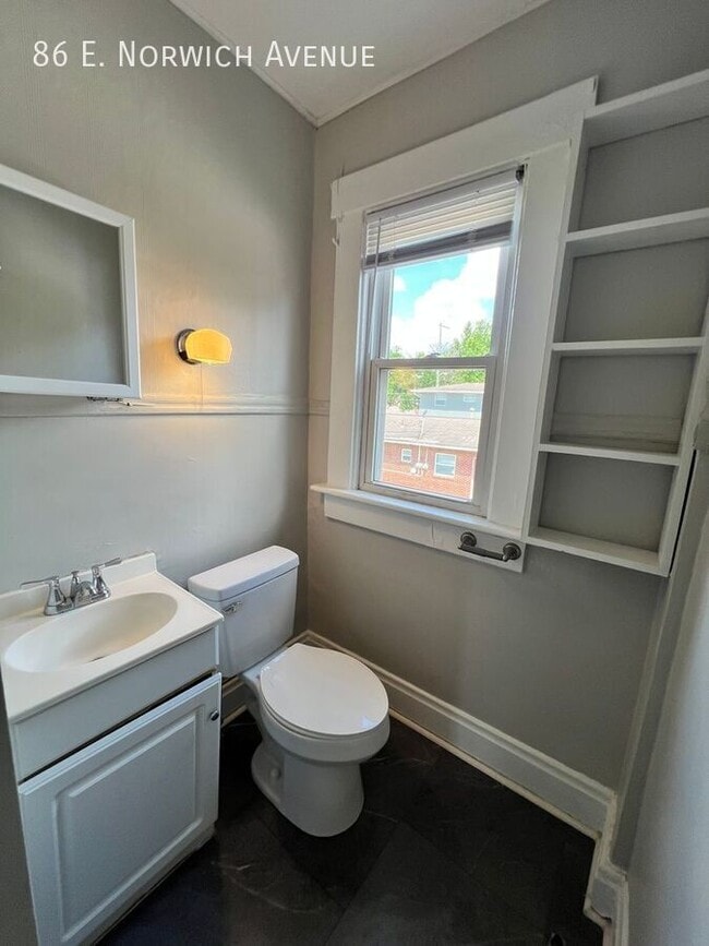 Building Photo - 86 E Norwich Ave