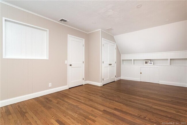 Building Photo - 1748 Stratfield Rd