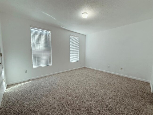 Building Photo - 130 Rush Haven