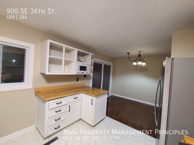 Building Photo - 900 SE 36th St