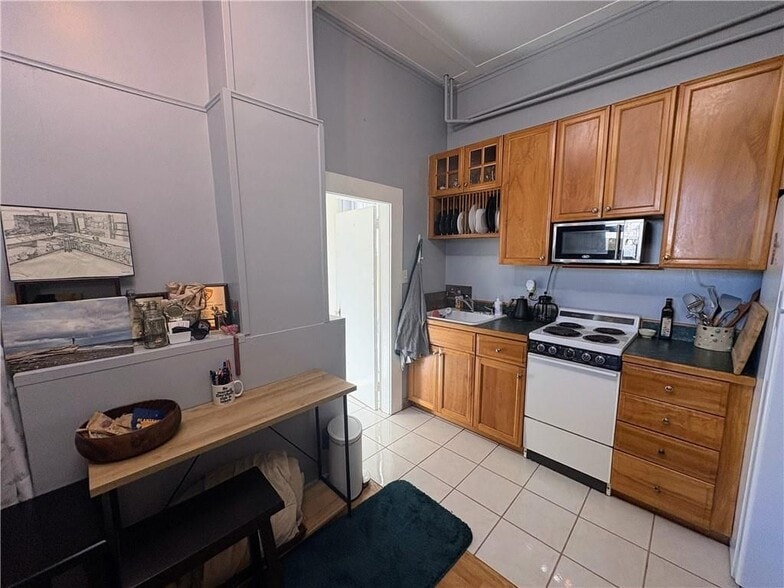 Building Photo - 438 Wolcott Ave