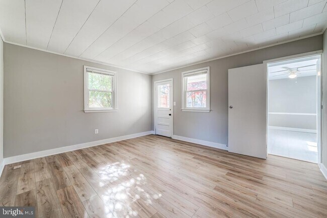 Building Photo - 10736 Maple St