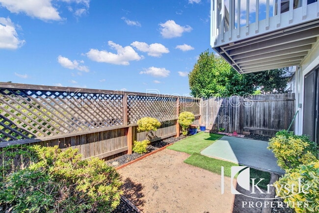 Building Photo - 2261 Clearview Cir