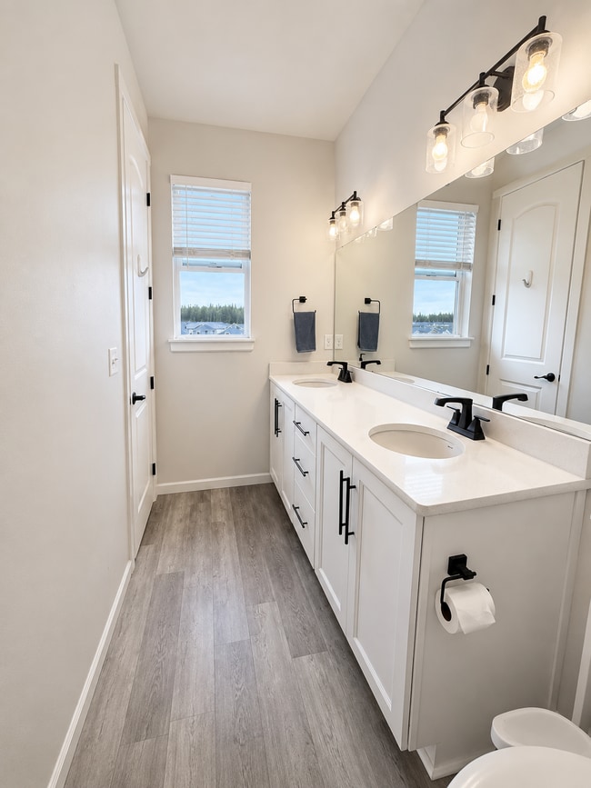 Building Photo - Serene Living in The Heart of Bonney Lake