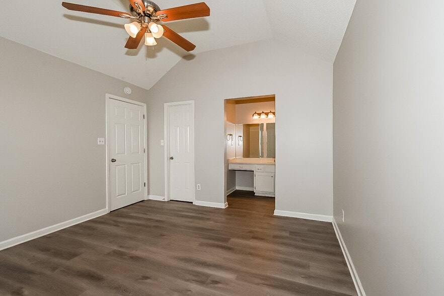 Building Photo - 6650 Black Oak Dr