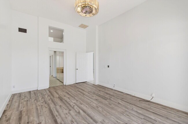 Building Photo - 7848 Travelers Tree Dr