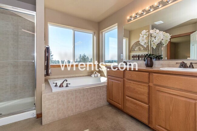 Building Photo - Beautiful Northside Home! Available Mid Ap...