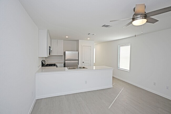 Building Photo - 7639 Varo Gln