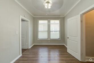 Building Photo - N Rosedale Ave Duplex