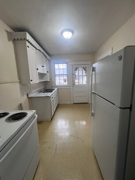 Building Photo - 502 Harding Ave