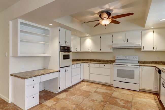 Building Photo - Home in Antelope Hills!