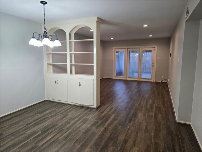 Building Photo - 12968 Trail Hollow Dr