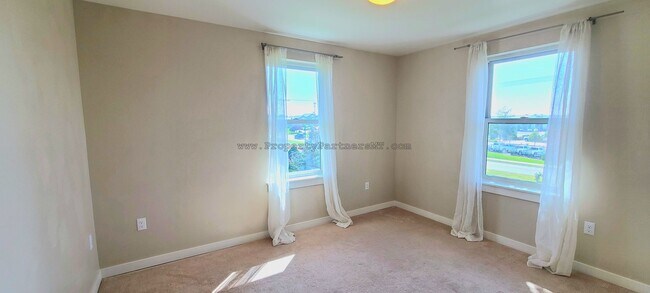 Building Photo - Spacious 3 bed /2 Bath Condo at Ferguson F...