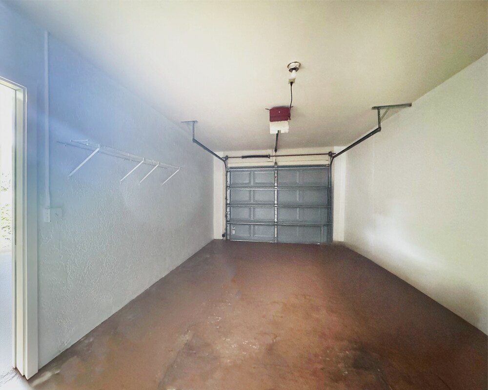 Building Photo - 699 110th Ave N