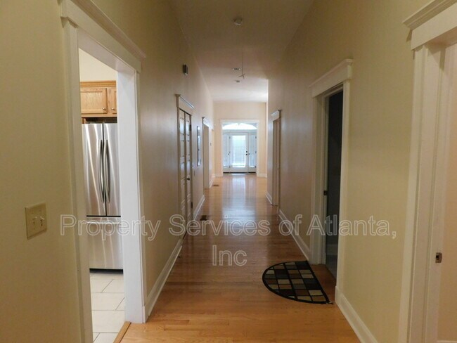 Building Photo - 675 Grady Pl SW