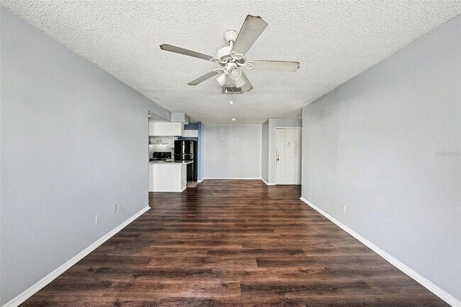 Building Photo - 550 Golden Raintree Pl