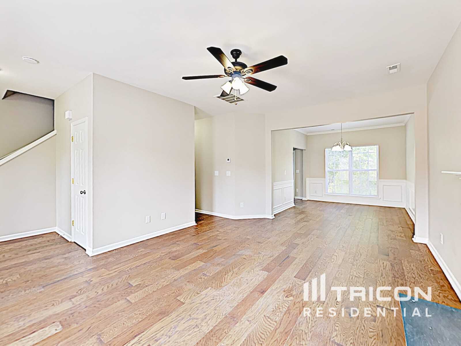 Building Photo - 8716 Rozumny Dr