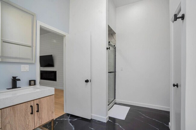 Building Photo - 1 Ginny Ct