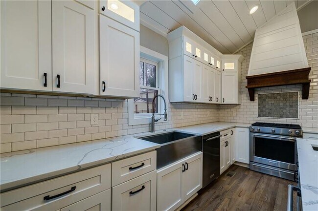 Building Photo - 349 Altoona Pl SW