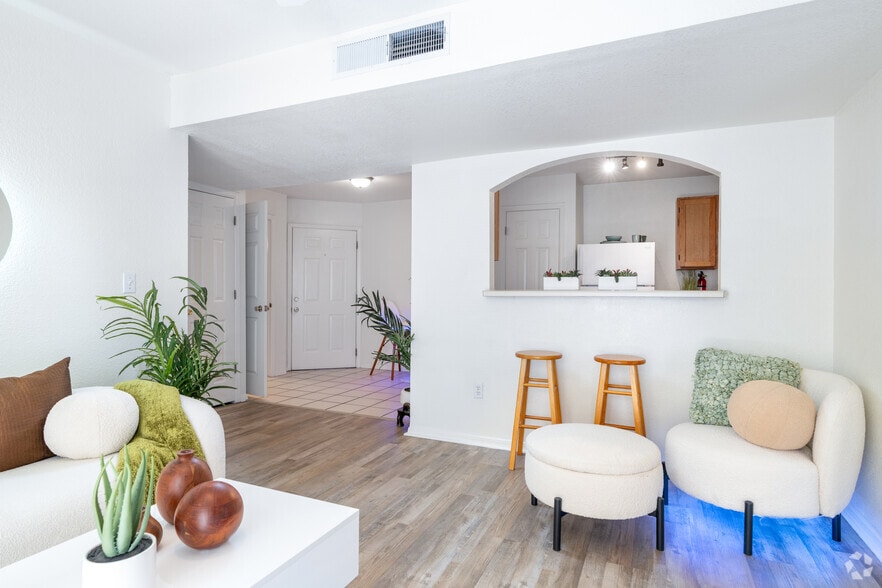 Primary Photo - Pavilions At University