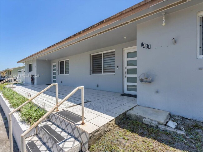 Building Photo - 1811 SW 97th Terrace