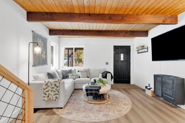 Building Photo - COZY BIG BEAR FURNISHED CABIN