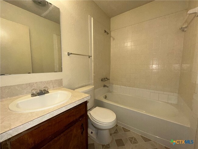 Building Photo - 2905 Persimmon Dr