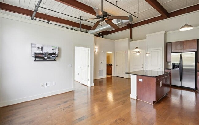 Building Photo - 1261 Caroline St NE
